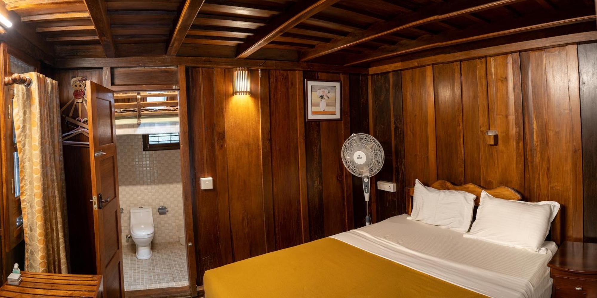 Kalpavanam Heritage Resort Thekkady Bilik gambar