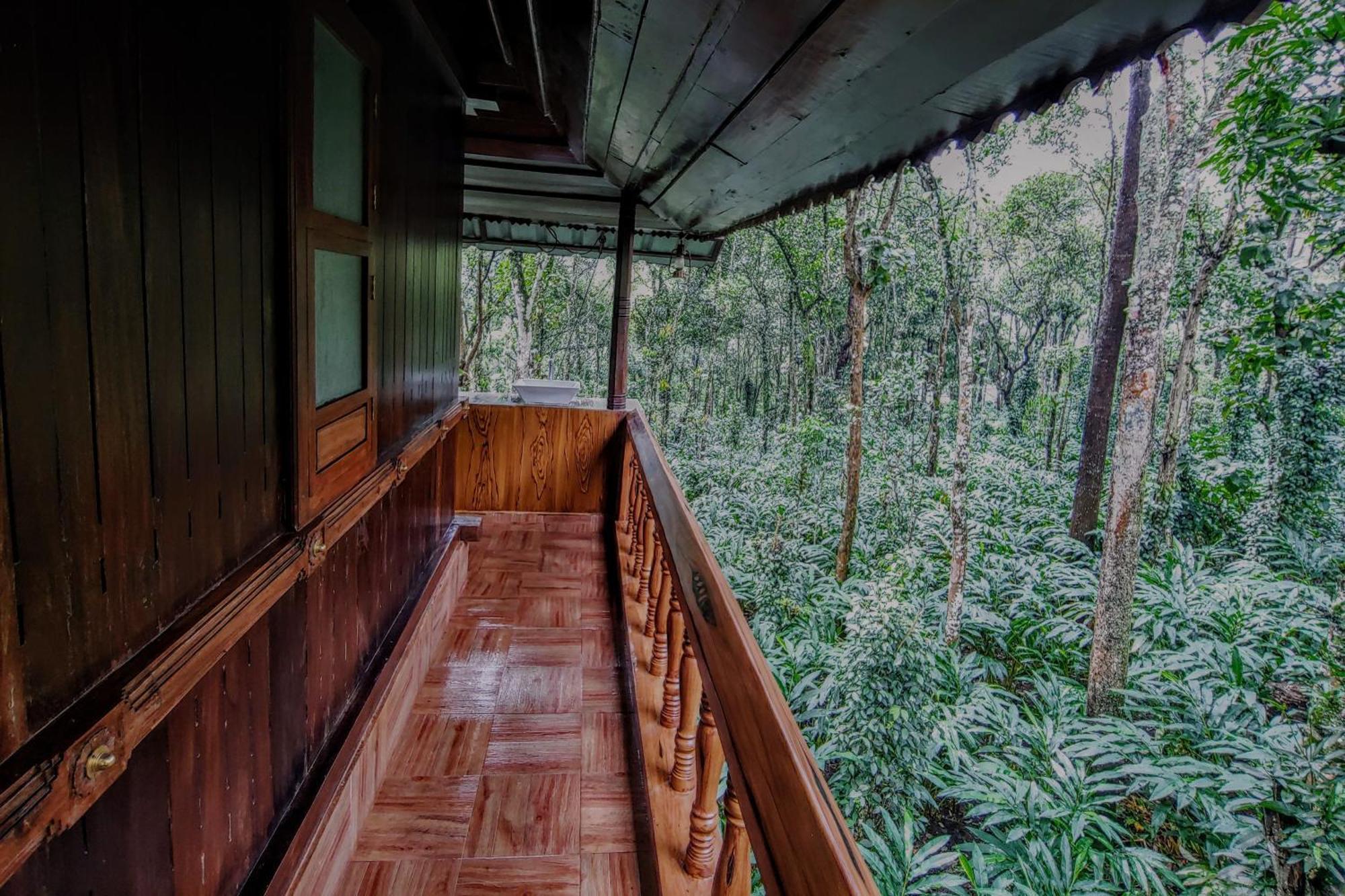 Kalpavanam Heritage Resort Thekkady Bilik gambar